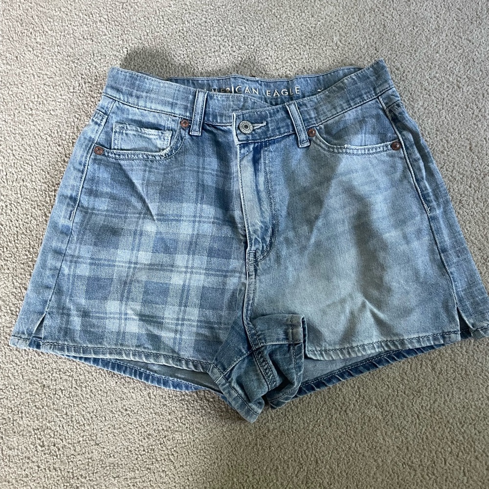 American Eagle Highest rise mom short